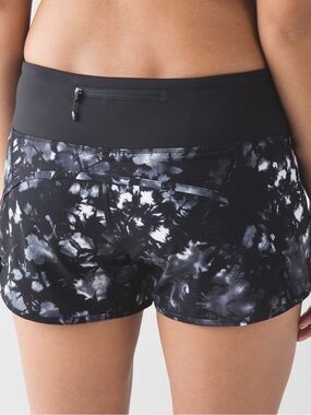 Lululemon Run Times Short Dusk Dye White Black Tie Dye Gym Athletic Running 4